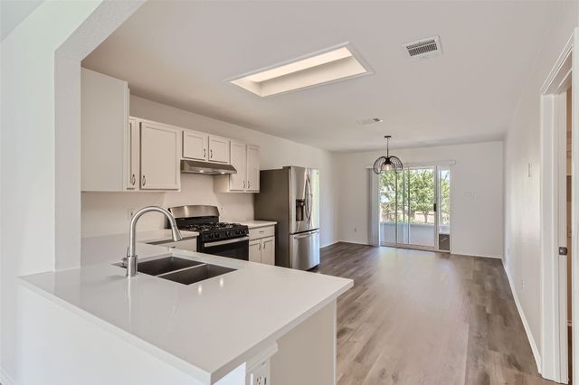 131 Hilldale CT, Kyle, TX 78640