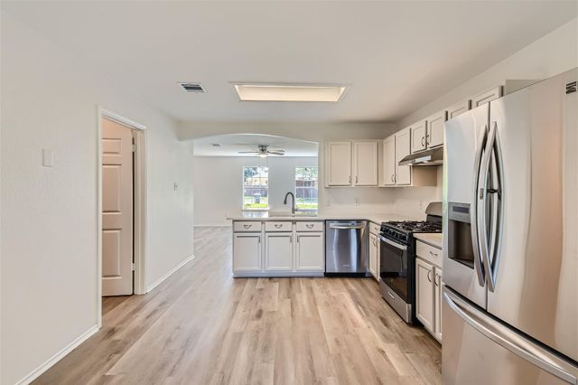 131 Hilldale CT, Kyle, TX 78640