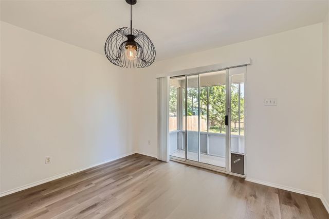 131 Hilldale CT, Kyle, TX 78640