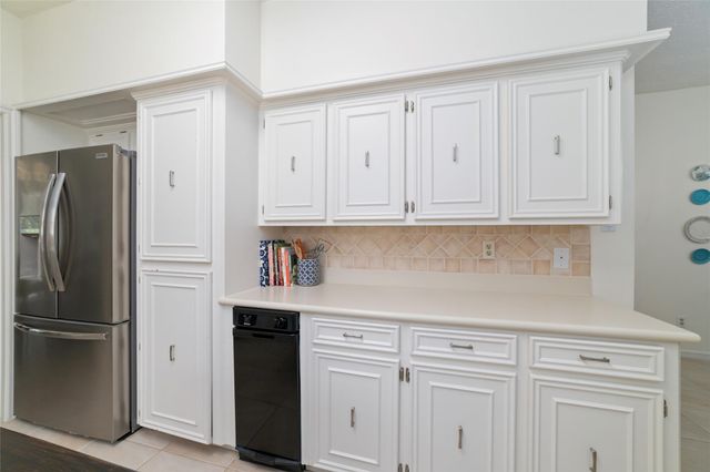 2 Noontide Circle, The Woodlands, TX 77380