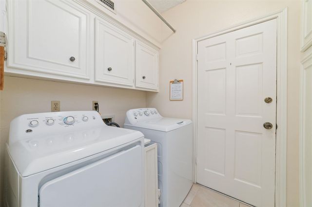 2 Noontide Circle, The Woodlands, TX 77380