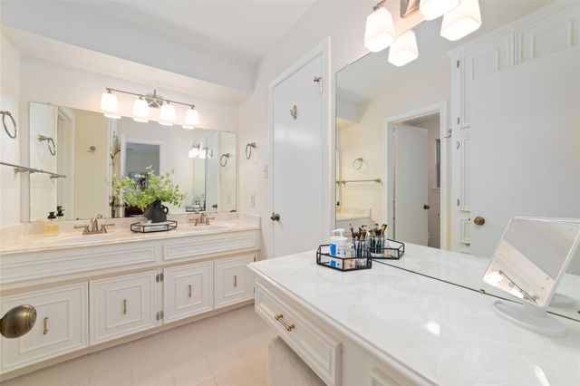 2 Noontide Circle, The Woodlands, TX 77380
