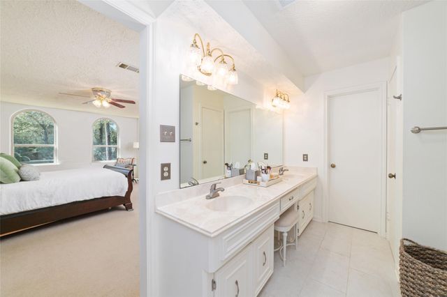 2 Noontide Circle, The Woodlands, TX 77380