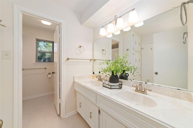 2 Noontide Circle, The Woodlands, TX 77380