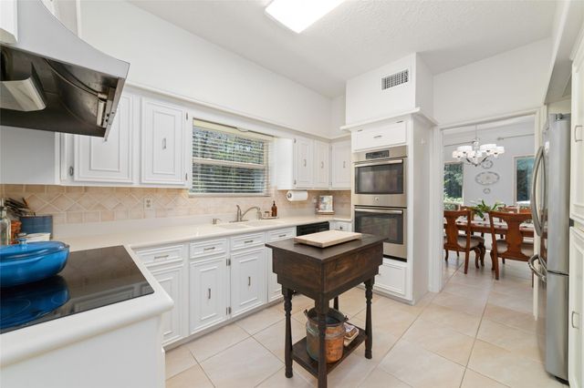 2 Noontide Circle, The Woodlands, TX 77380