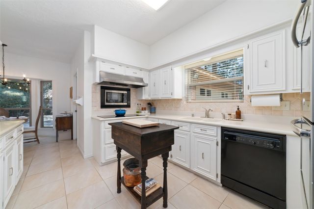 2 Noontide Circle, The Woodlands, TX 77380