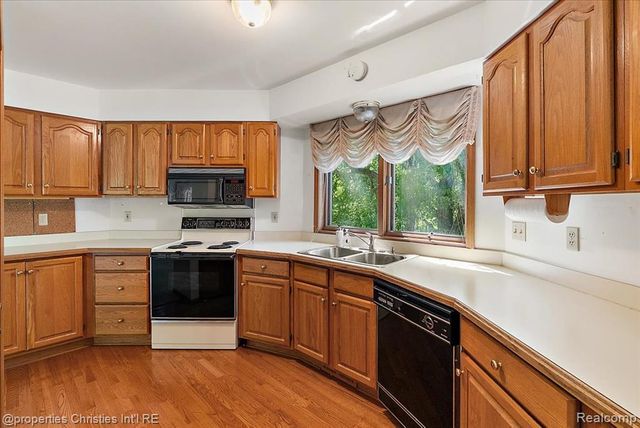 6175 Tripp Road, Holly, MI 48442