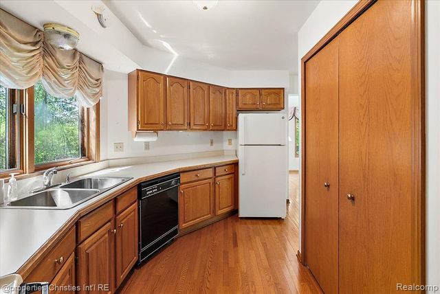 6175 Tripp Road, Holly, MI 48442