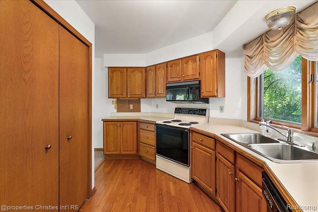 6175 Tripp Road, Holly, MI 48442