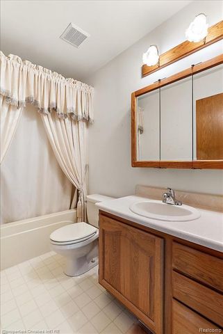 6175 Tripp Road, Holly, MI 48442