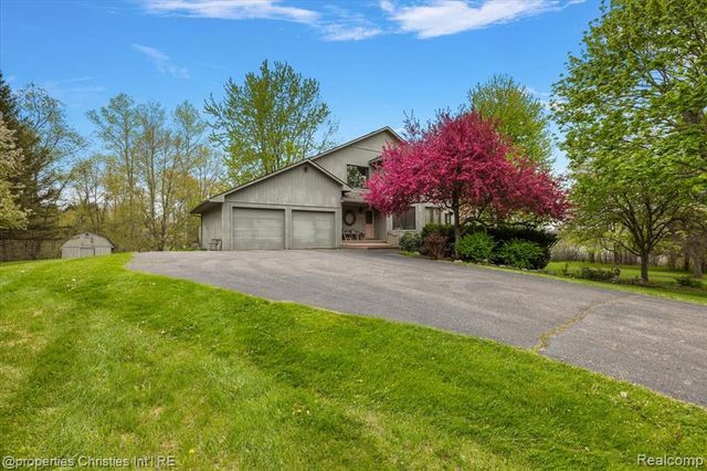6175 Tripp Road, Holly, MI 48442