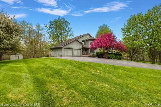 6175 Tripp Road, Holly, MI 48442