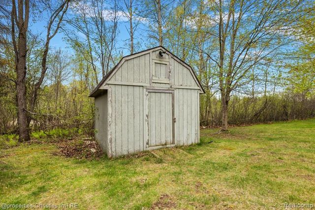 6175 Tripp Road, Holly, MI 48442