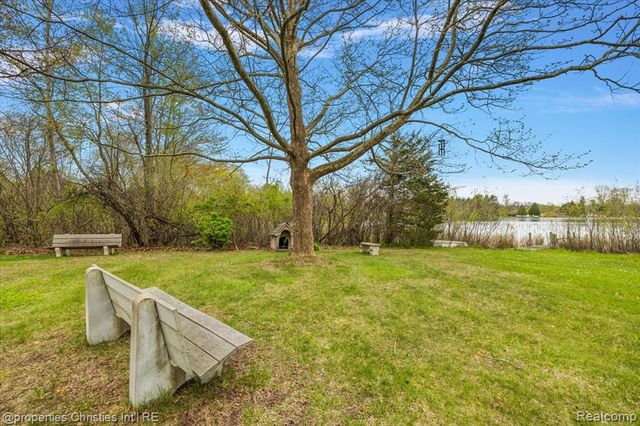 6175 Tripp Road, Holly, MI 48442