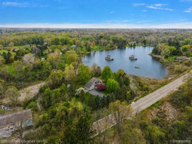 6175 Tripp Road, Holly, MI 48442