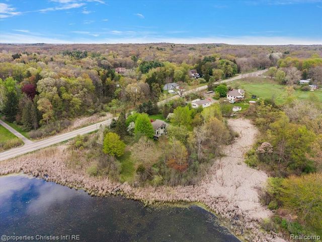 6175 Tripp Road, Holly, MI 48442