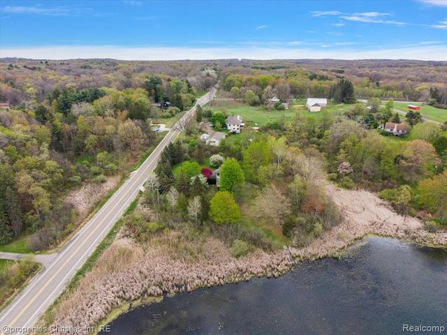 6175 Tripp Road, Holly, MI 48442