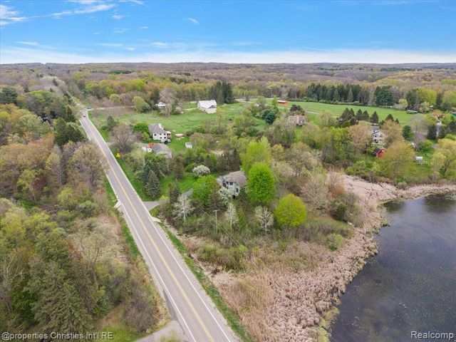 6175 Tripp Road, Holly, MI 48442