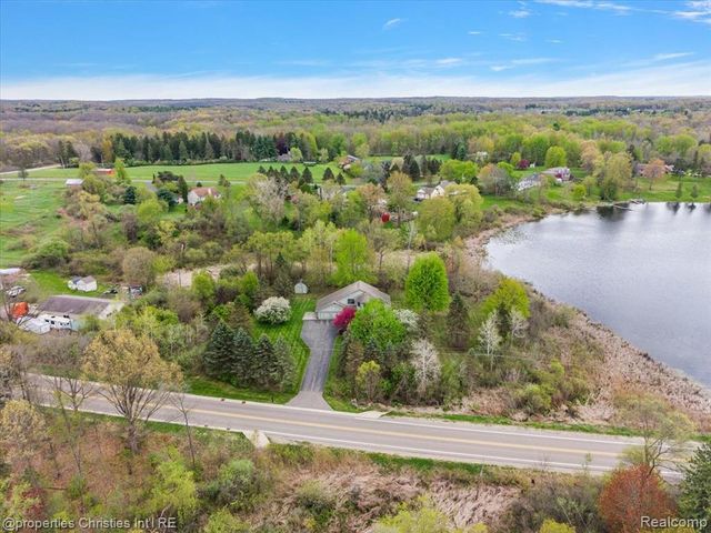 6175 Tripp Road, Holly, MI 48442