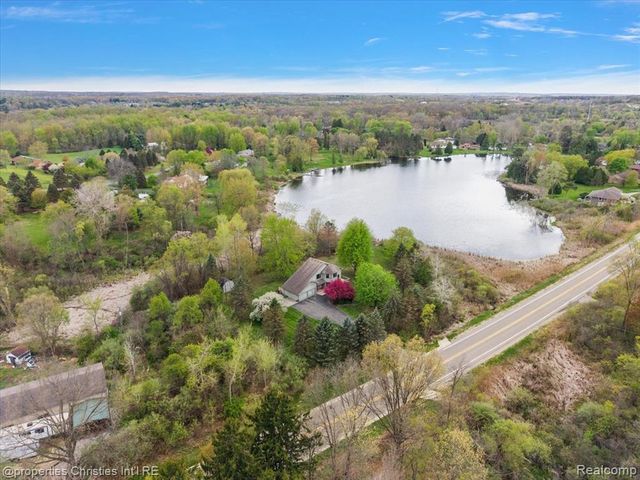 6175 Tripp Road, Holly, MI 48442