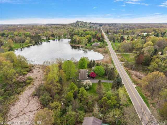 6175 Tripp Road, Holly, MI 48442