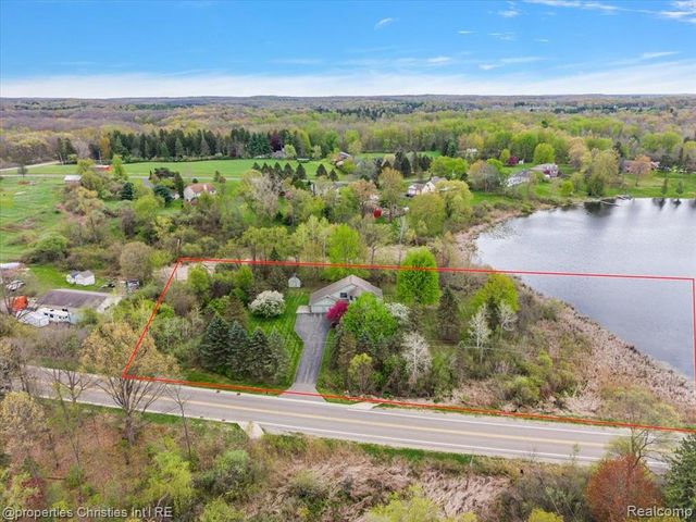 6175 Tripp Road, Holly, MI 48442