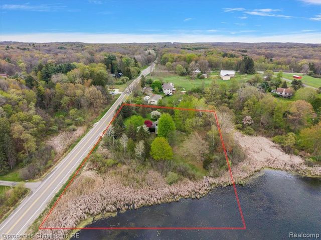 6175 Tripp Road, Holly, MI 48442