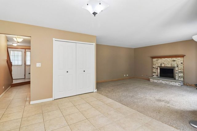 322 Chesapeake Lane, Bloomingdale, IL 60108