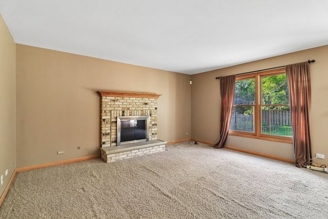 322 Chesapeake Lane, Bloomingdale, IL 60108