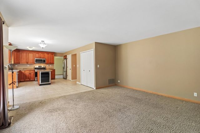 322 Chesapeake Lane, Bloomingdale, IL 60108