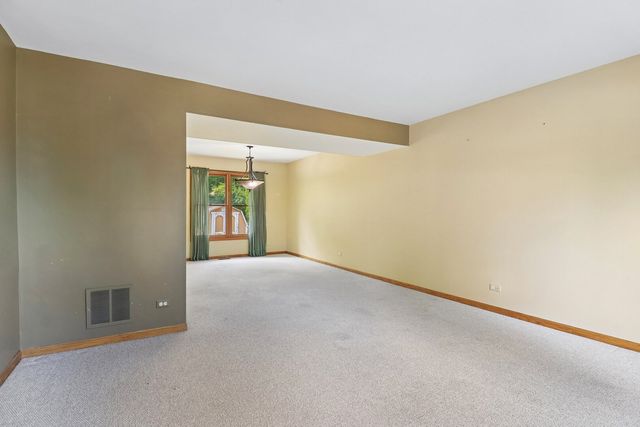 322 Chesapeake Lane, Bloomingdale, IL 60108