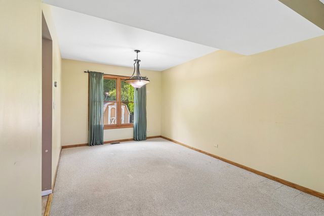 322 Chesapeake Lane, Bloomingdale, IL 60108