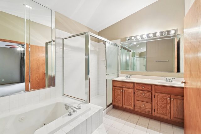 322 Chesapeake Lane, Bloomingdale, IL 60108