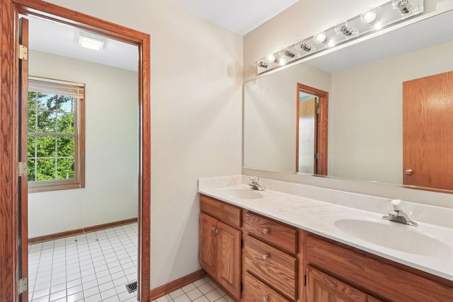 322 Chesapeake Lane, Bloomingdale, IL 60108
