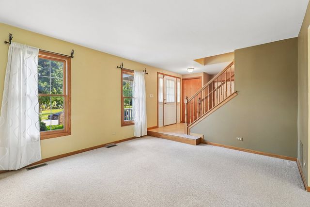 322 Chesapeake Lane, Bloomingdale, IL 60108