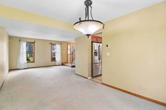 322 Chesapeake Lane, Bloomingdale, IL 60108