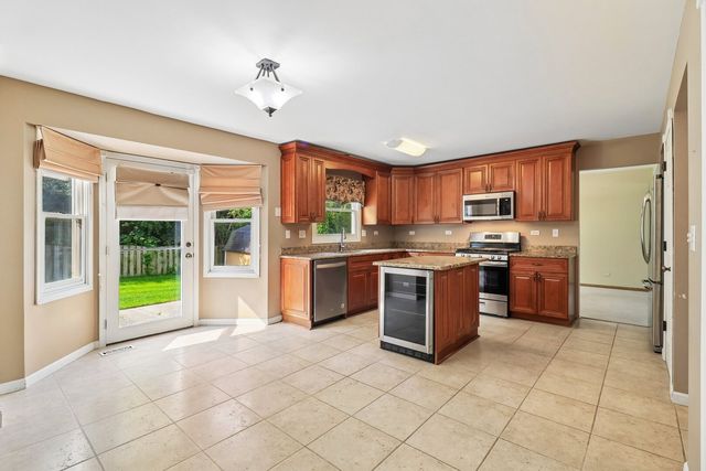 322 Chesapeake Lane, Bloomingdale, IL 60108