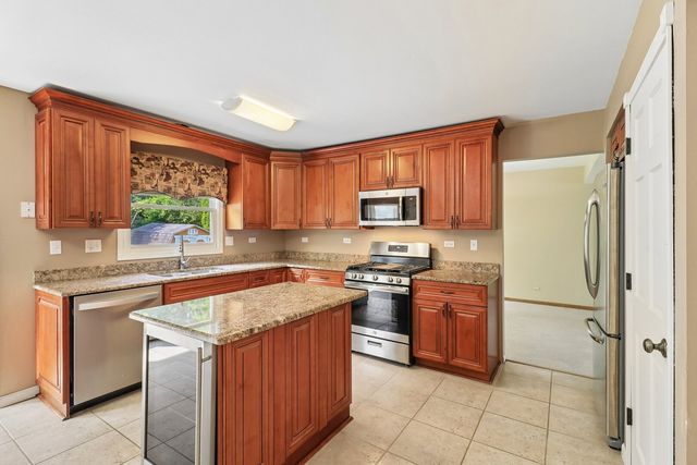 322 Chesapeake Lane, Bloomingdale, IL 60108
