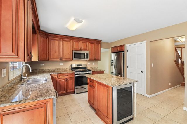 322 Chesapeake Lane, Bloomingdale, IL 60108