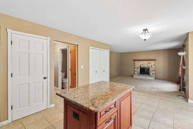 322 Chesapeake Lane, Bloomingdale, IL 60108