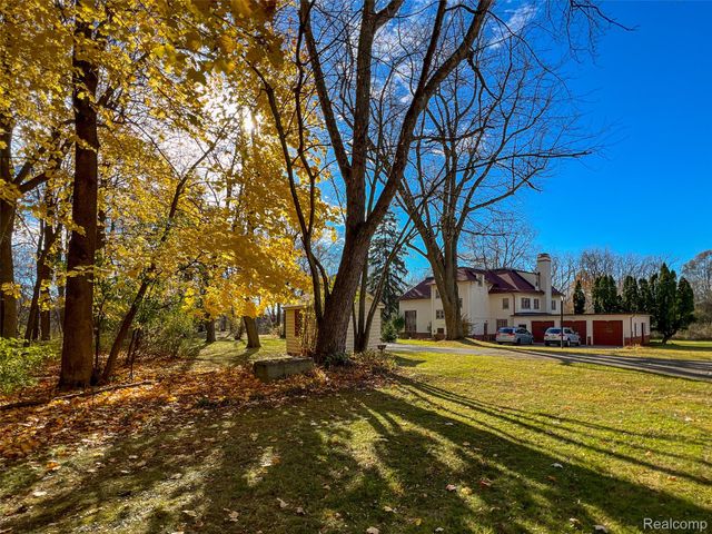 5044 Charing Cross Road, Bloomfield Hills, MI 48304