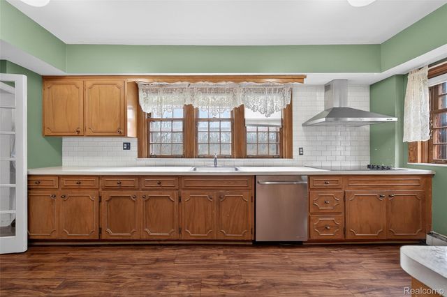 5044 Charing Cross Road, Bloomfield Hills, MI 48304
