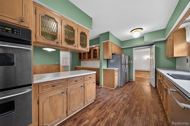 5044 Charing Cross Road, Bloomfield Hills, MI 48304