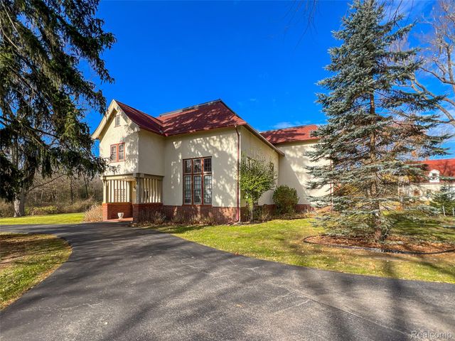 5044 Charing Cross Road, Bloomfield Hills, MI 48304