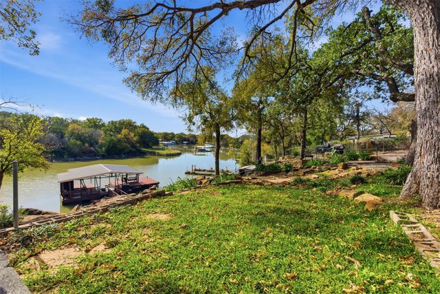 302 Kennon Circle, Palo Pinto, TX 76484