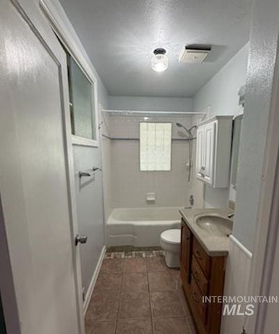 611 17 Ave S, Nampa, ID 83651