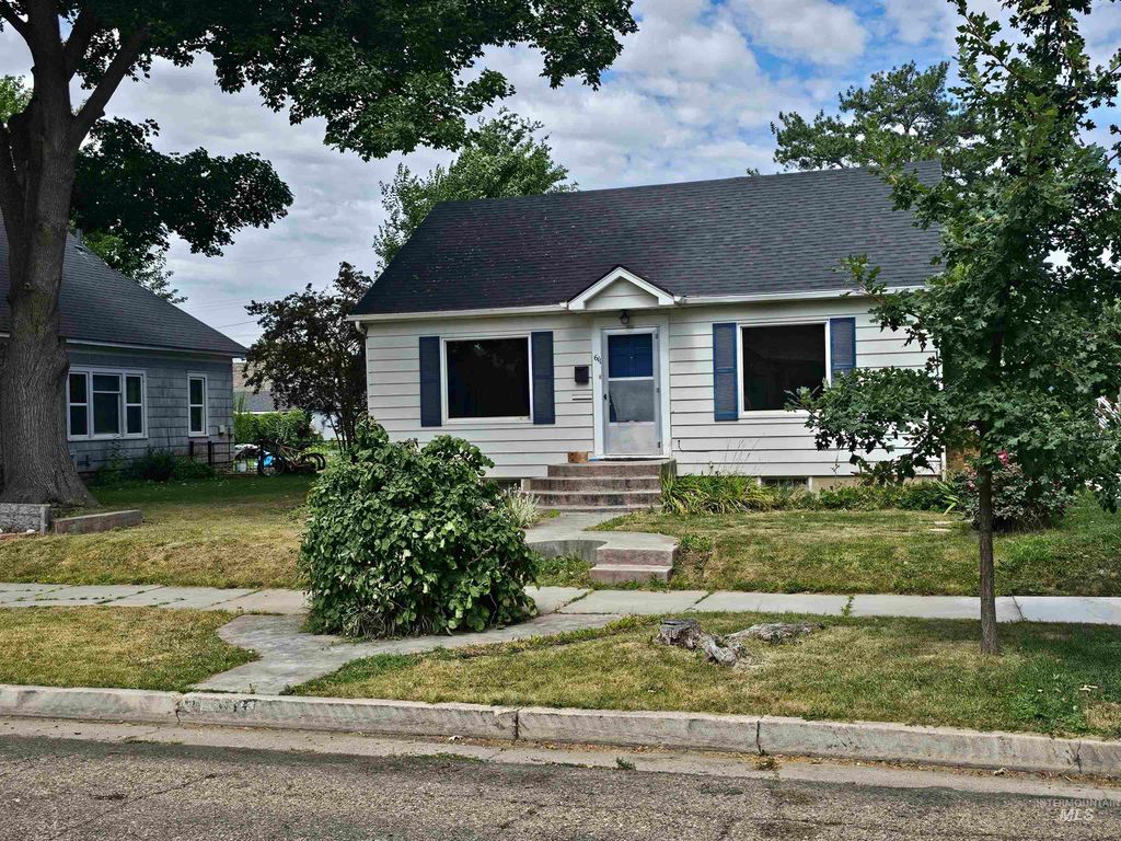611 17 Ave S, Nampa, ID 83651