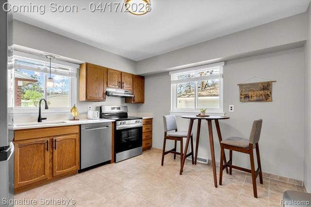 234 W La Salle Avenue, Royal Oak, MI 48073