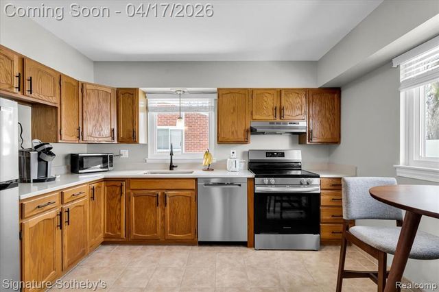 234 W La Salle Avenue, Royal Oak, MI 48073