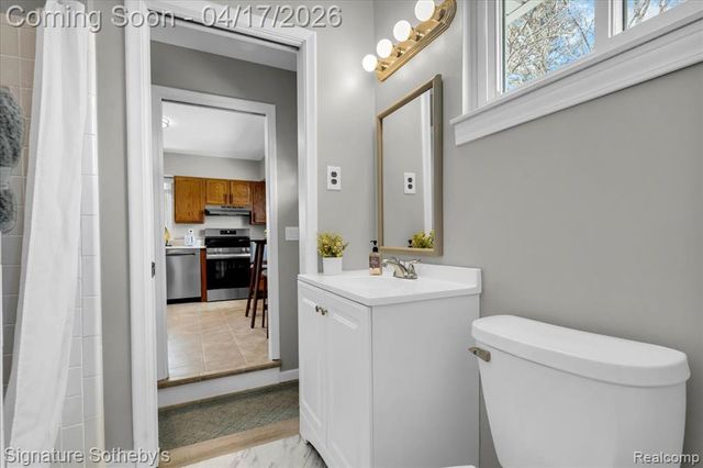 234 W La Salle Avenue, Royal Oak, MI 48073